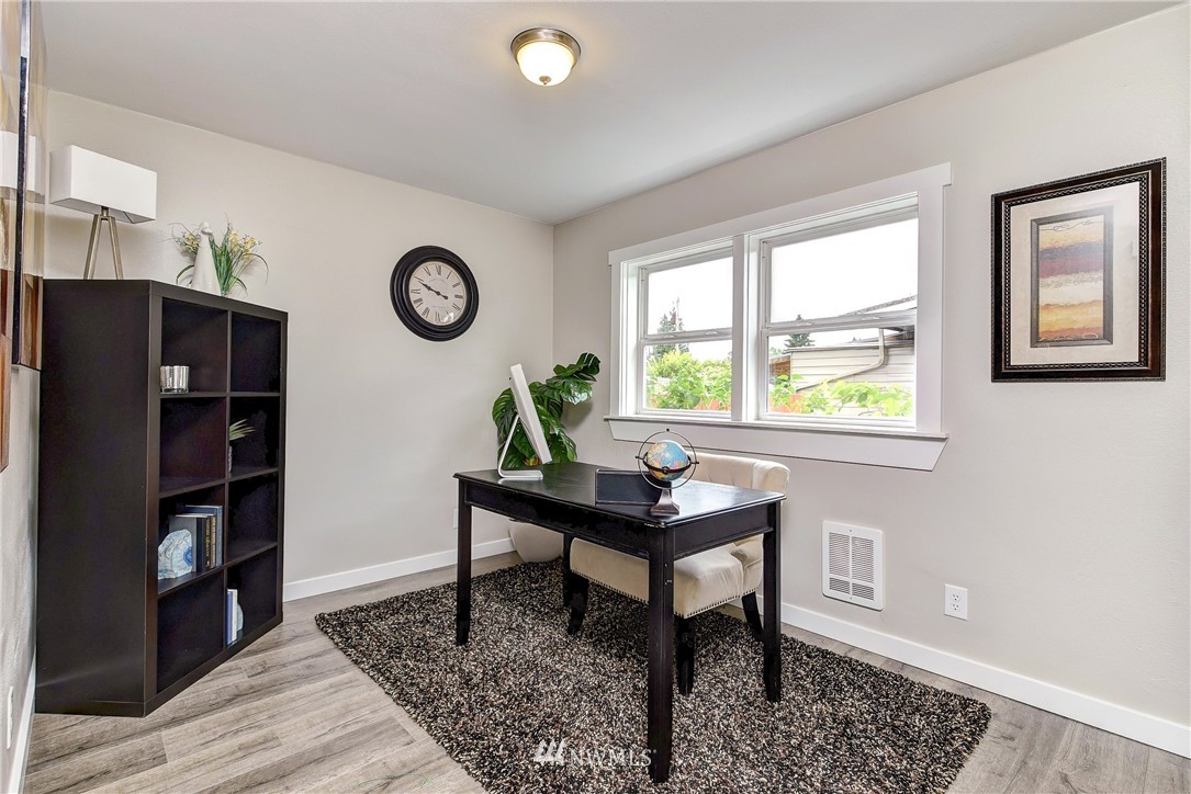 855 Edmonds Avenue Northeast Renton, WA 98056 - Photo 18 of 23