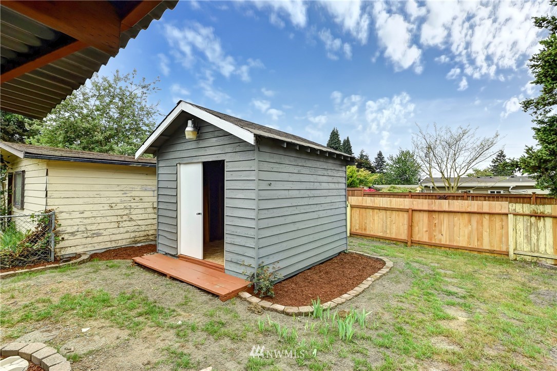 855 Edmonds Avenue Northeast Renton, WA 98056 - Photo 20 of 23