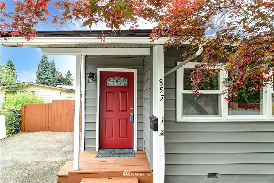 855 Edmonds Avenue Northeast Renton, WA 98056 - Photo 3 of 23