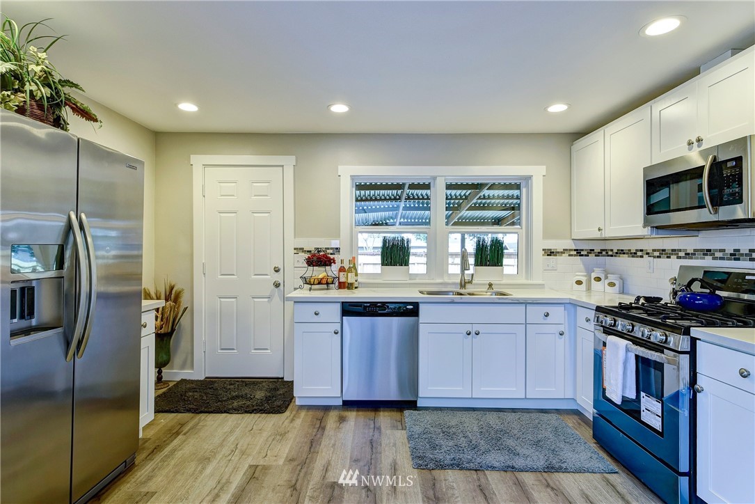 855 Edmonds Avenue Northeast Renton, WA 98056 - Photo 8 of 23
