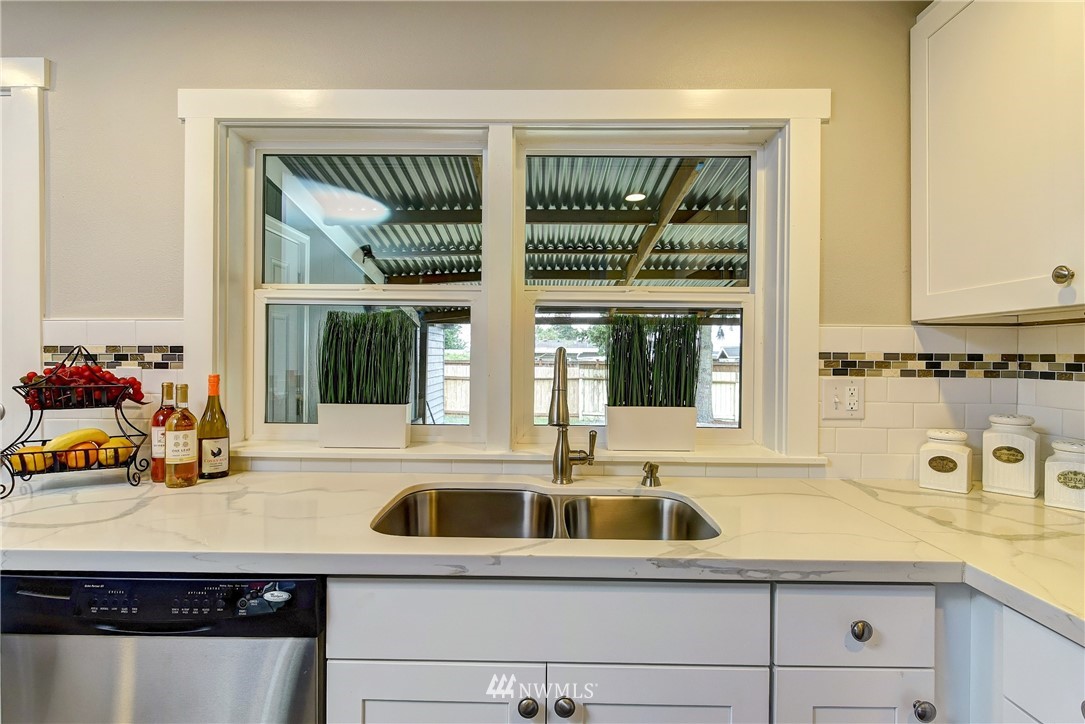 855 Edmonds Avenue Northeast Renton, WA 98056 - Photo 9 of 23