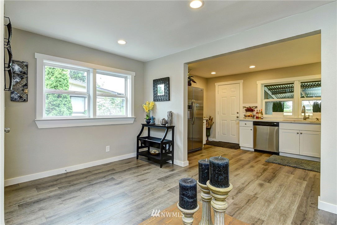 855 Edmonds Avenue Northeast Renton, WA 98056 - Photo 10 of 23