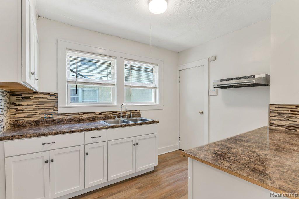 2305 Flushing Road Flint, MI 48504 - Photo 14 of 32