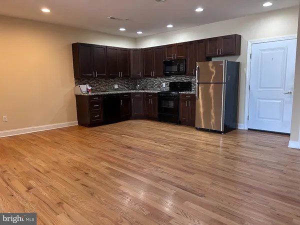 $2,200 | 1400-1414 South Darien Street, Unit G, Philadelphia, PA 19147