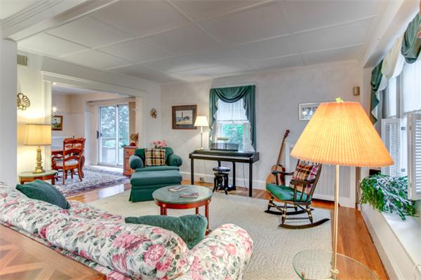 29 Charles Street Lexington, MA 02421 - Photo 5 of 30 Gallery Image 5