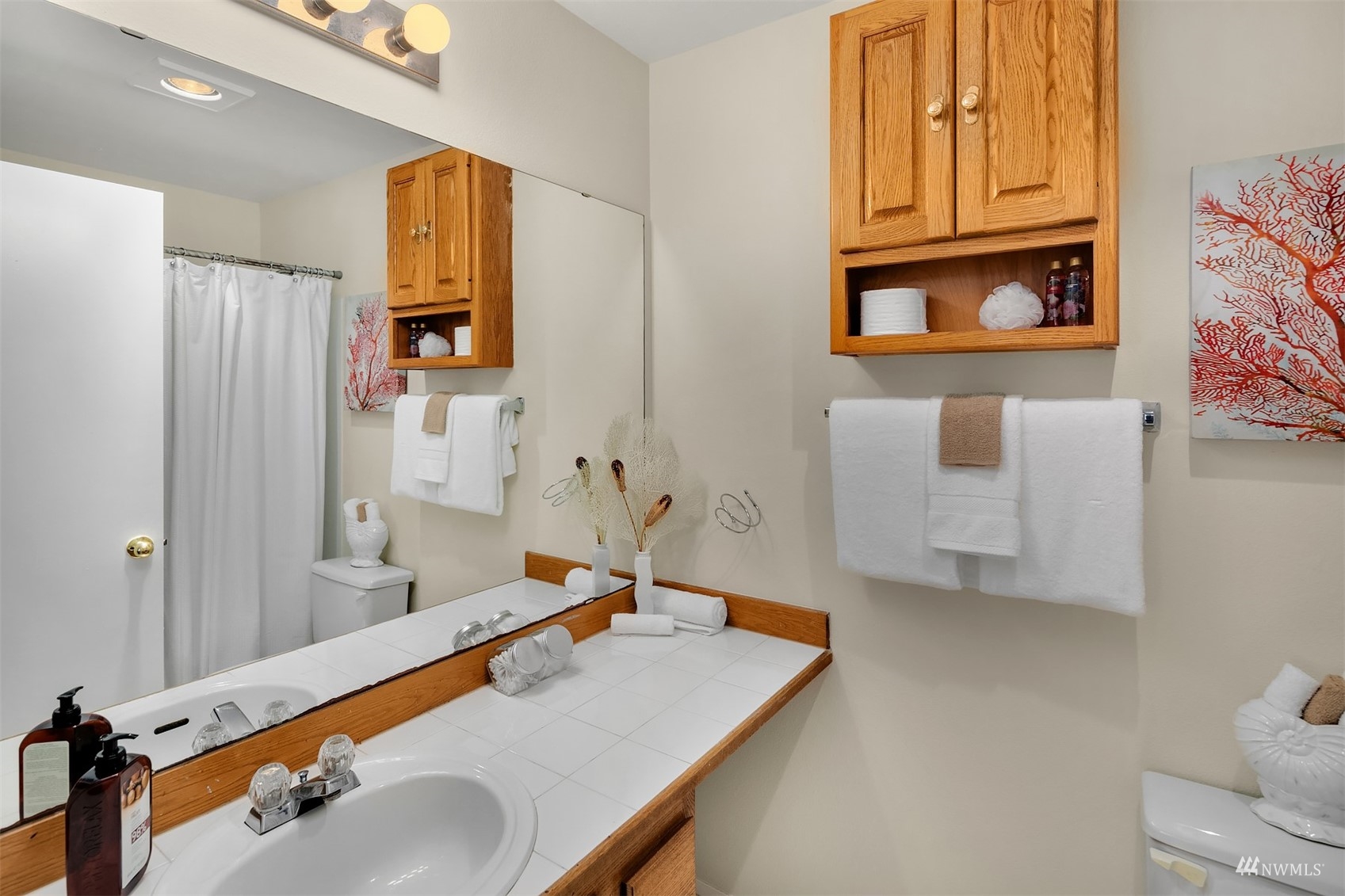 833 Southwest Sunset Boulevard, Unit G37 Renton, WA 98057 - Photo 15 of 21 a bathroom with a sink and a mirror