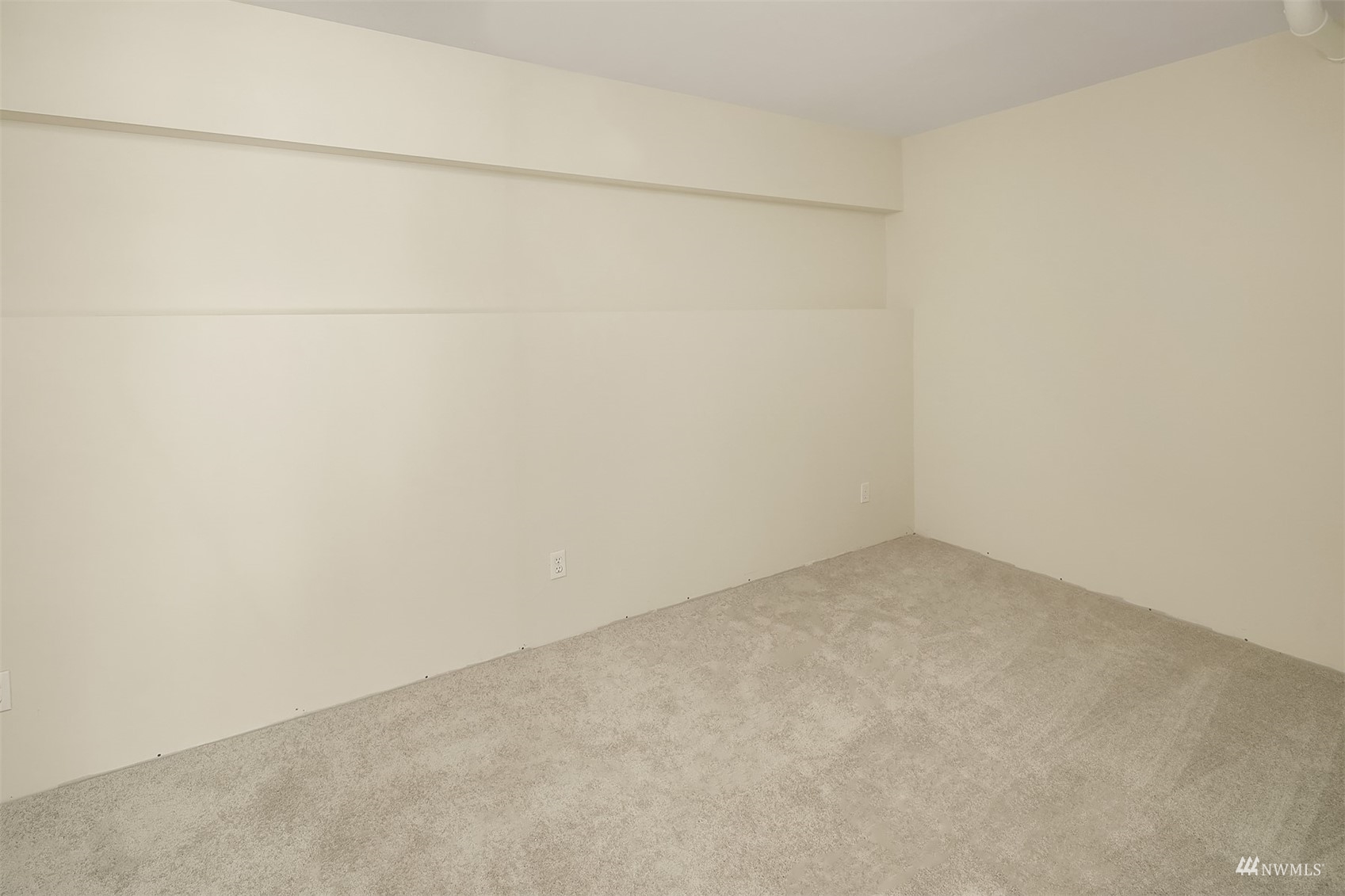 833 Southwest Sunset Boulevard, Unit G37 Renton, WA 98057 - Photo 20 of 21 a view of an empty room