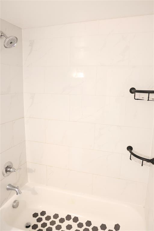 494 Lannius Road Dodd City, TX 75438 - Photo 27 of 40 a bathroom with a bathtub