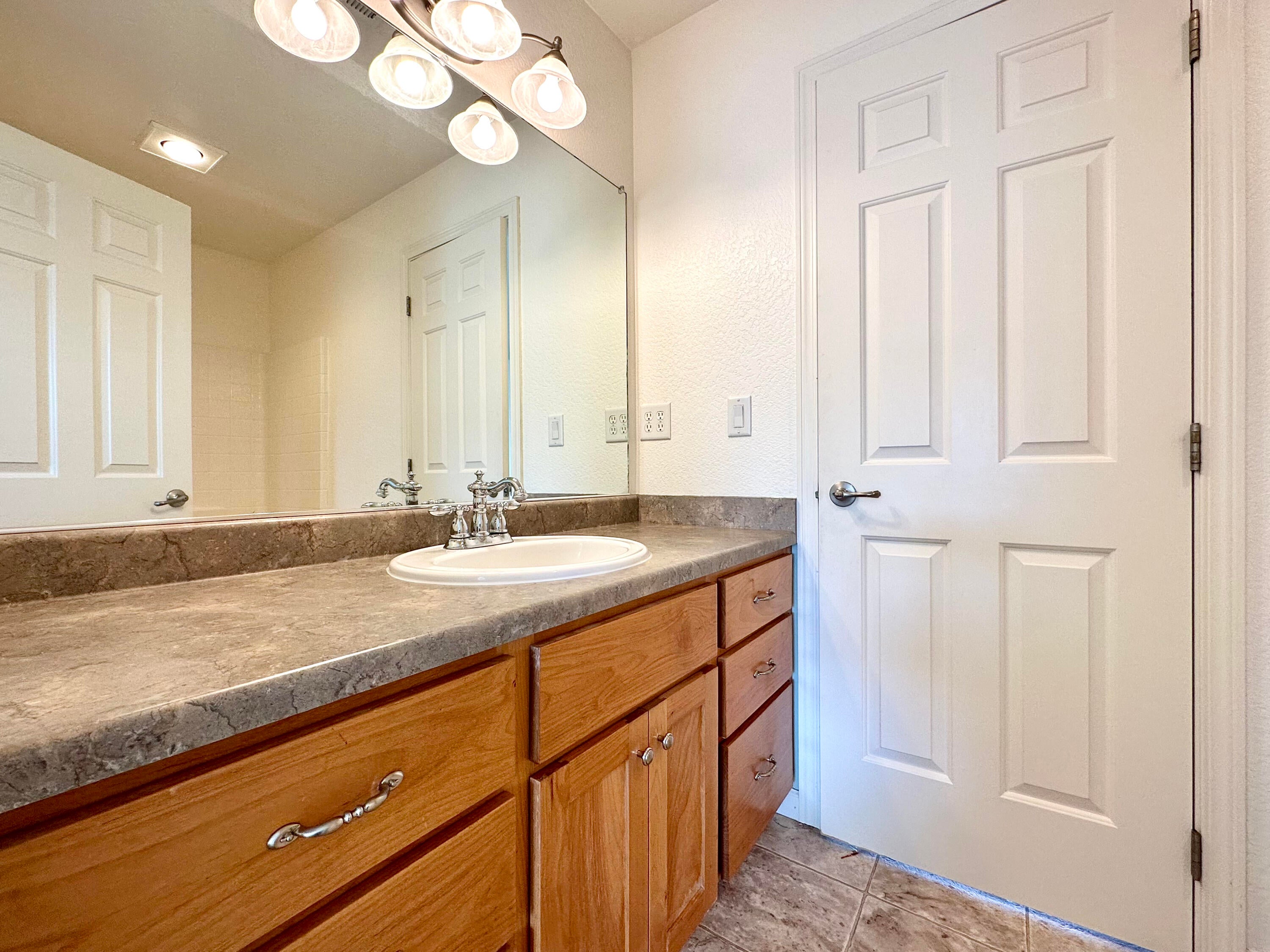 112 Walnut Place Phoenix, OR 97535 - Photo 47 of 78 Full bathroom #2