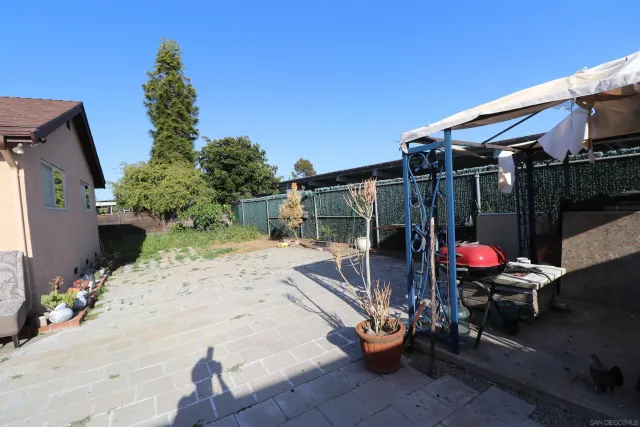 a view of a pathway of a house