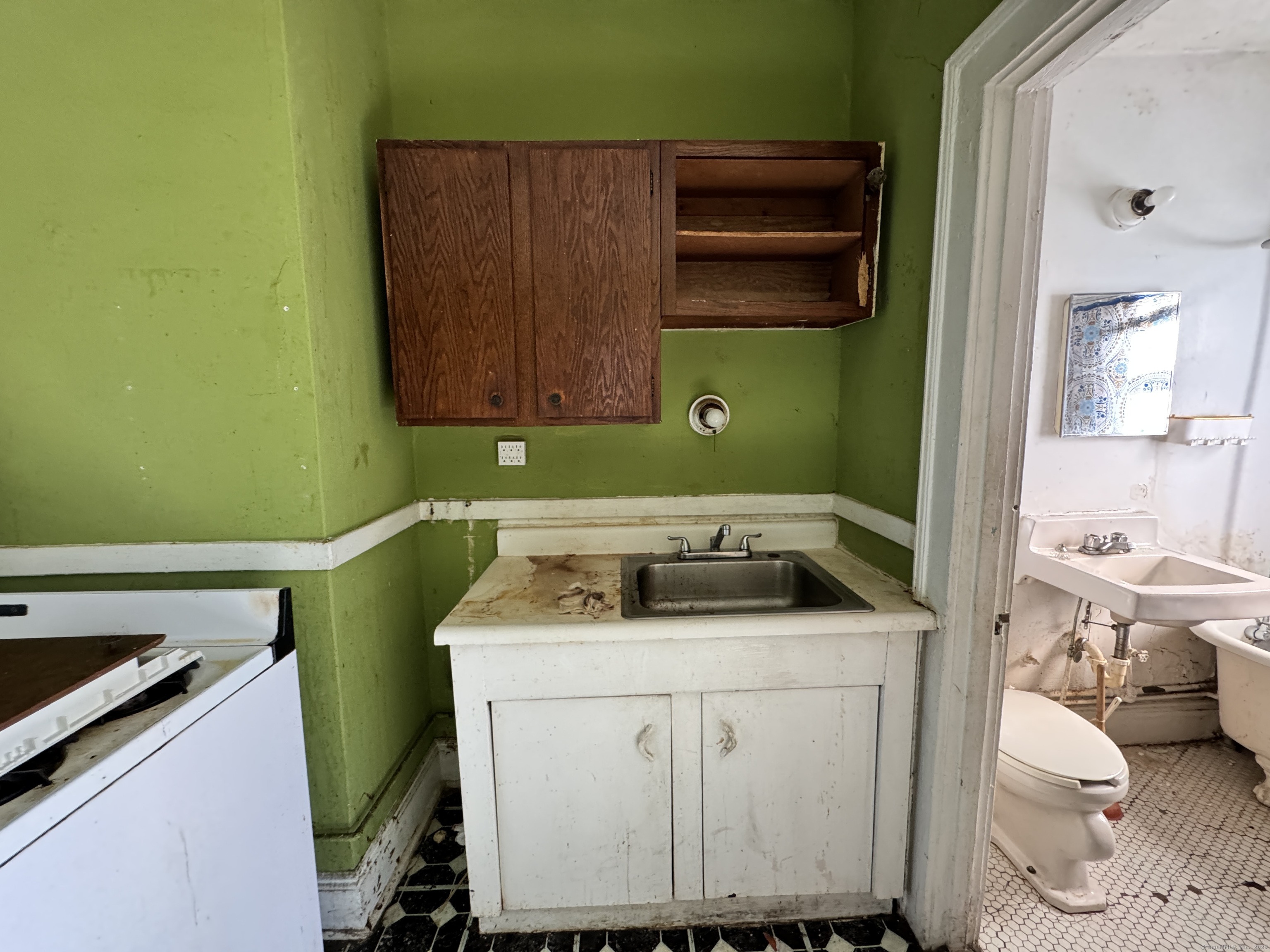 102 Rowe Avenue Hartford, CT 06106 - Photo 17 of 28 a utility room with a sink washer and dryer
