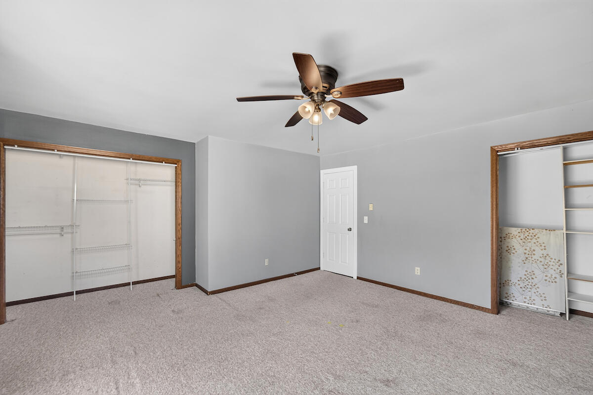445 West Chestnut Street Burlington, WI 53105 - Photo 16 of 36 Large primary bedroom