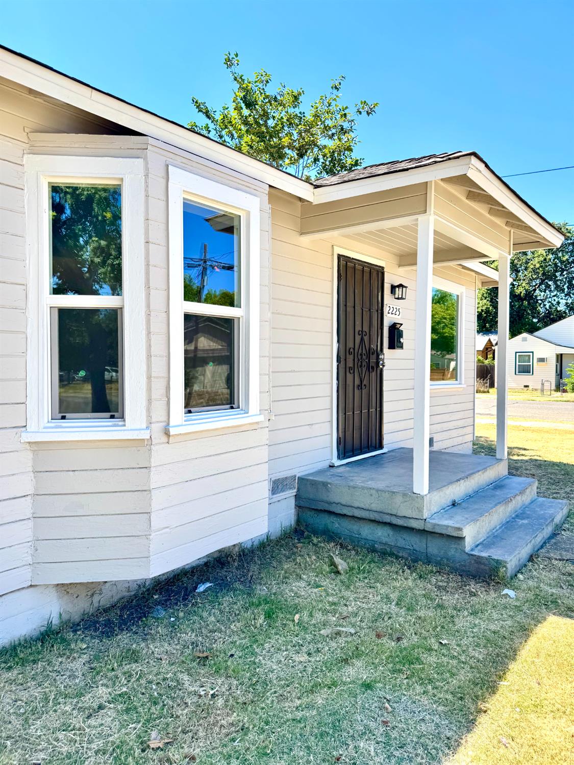 2225 North Sutter Street Stockton, CA 95204 - Photo 2 of 22