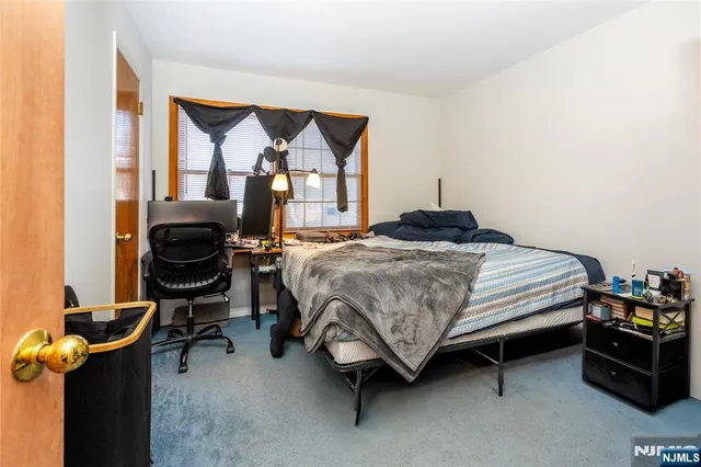 $699,900 | 18 Stanford Place, Wayne, NJ 07470