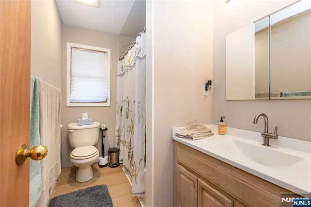 $699,900 | 18 Stanford Place, Wayne, NJ 07470