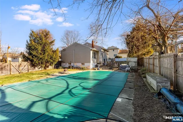 $699,900 | 18 Stanford Place, Wayne, NJ 07470