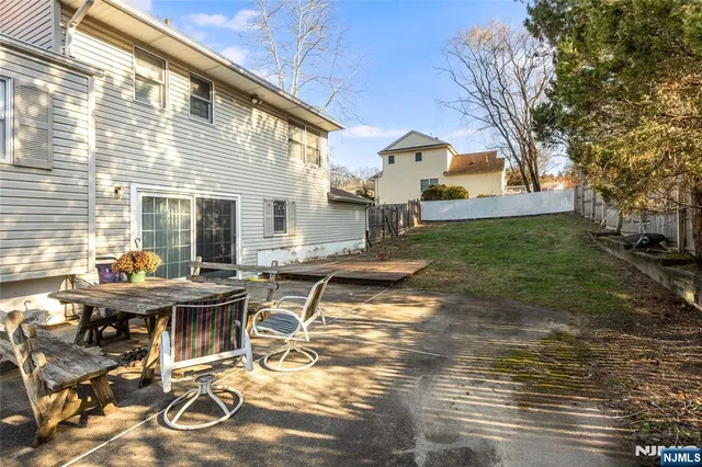 $699,900 | 18 Stanford Place, Wayne, NJ 07470