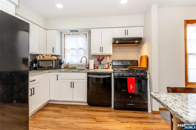 $699,900 | 18 Stanford Place, Wayne, NJ 07470