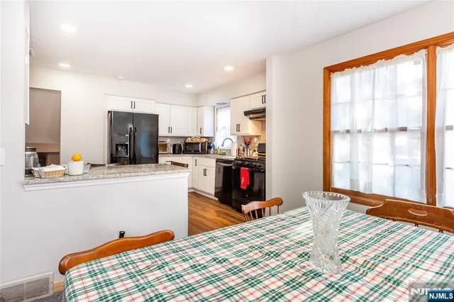 $699,900 | 18 Stanford Place, Wayne, NJ 07470