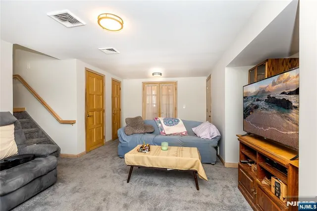 $699,900 | 18 Stanford Place, Wayne, NJ 07470