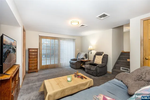 $699,900 | 18 Stanford Place, Wayne, NJ 07470