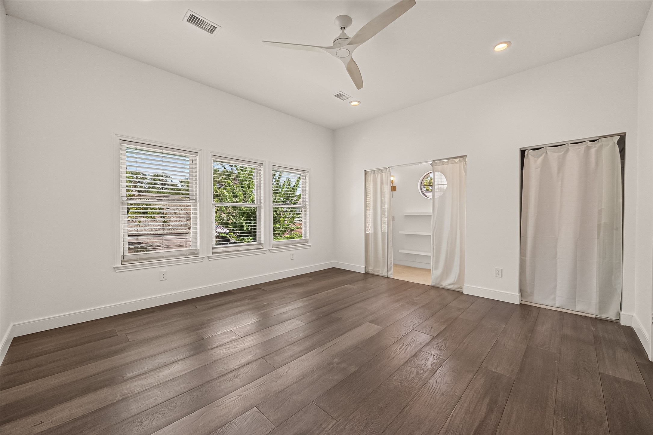 2114 Wroxton Road Houston, TX 77005 - Photo 35 of 50 Guest bedroom