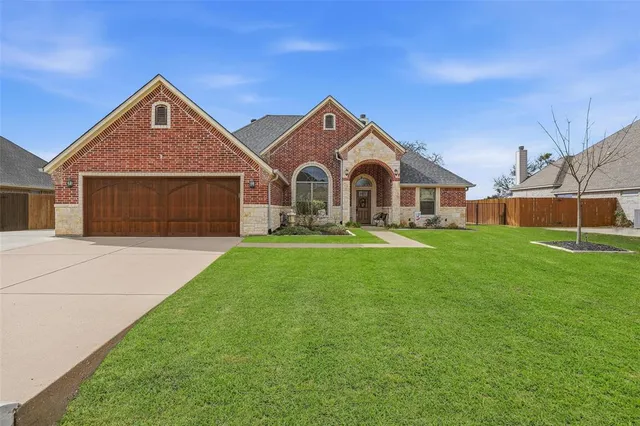 $399,500 | 2824 Willow Ridge Circle, Granbury, TX 76049