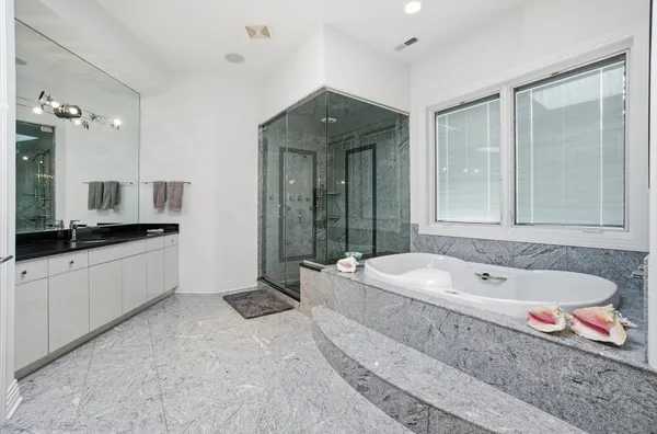 $3,199,000 | 920 St Stephens Green, Oak Brook, IL 60523