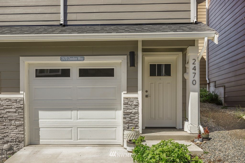 2470 Zeeden Way Bremerton, WA 98310 - Photo 2 of 31 Gallery Image 2