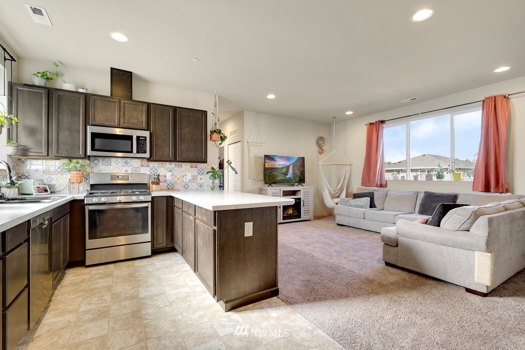 2470 Zeeden Way Bremerton, WA 98310 - Photo 3 of 31 Gallery Image 3