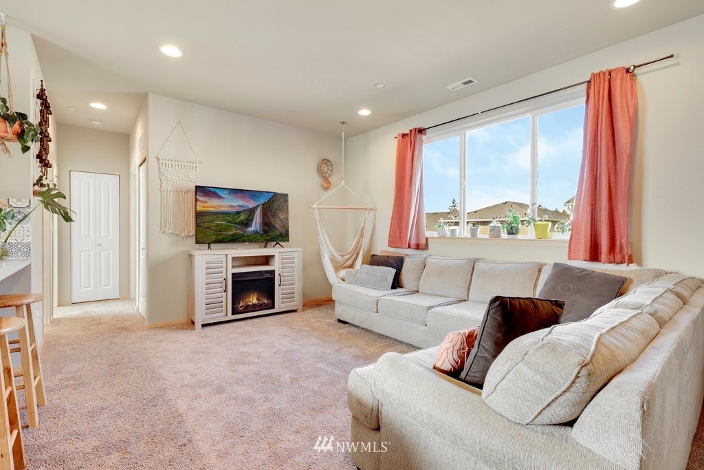 2470 Zeeden Way Bremerton, WA 98310 - Photo 4 of 31 Gallery Image 4