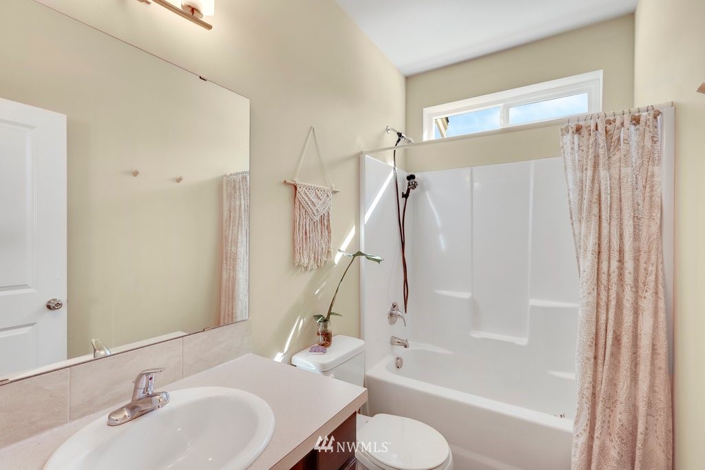 2470 Zeeden Way Bremerton, WA 98310 - Photo 9 of 31 Gallery Image 9