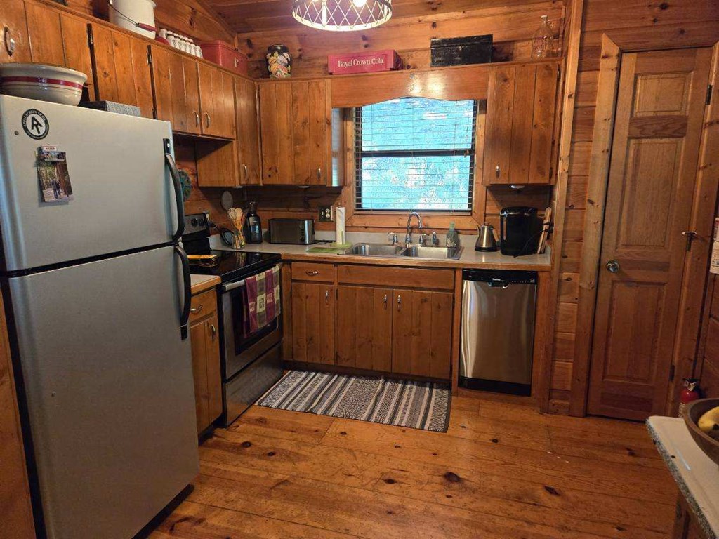 555 Cherry Lake Drive Blue Ridge, GA 30513 - Photo 5 of 33