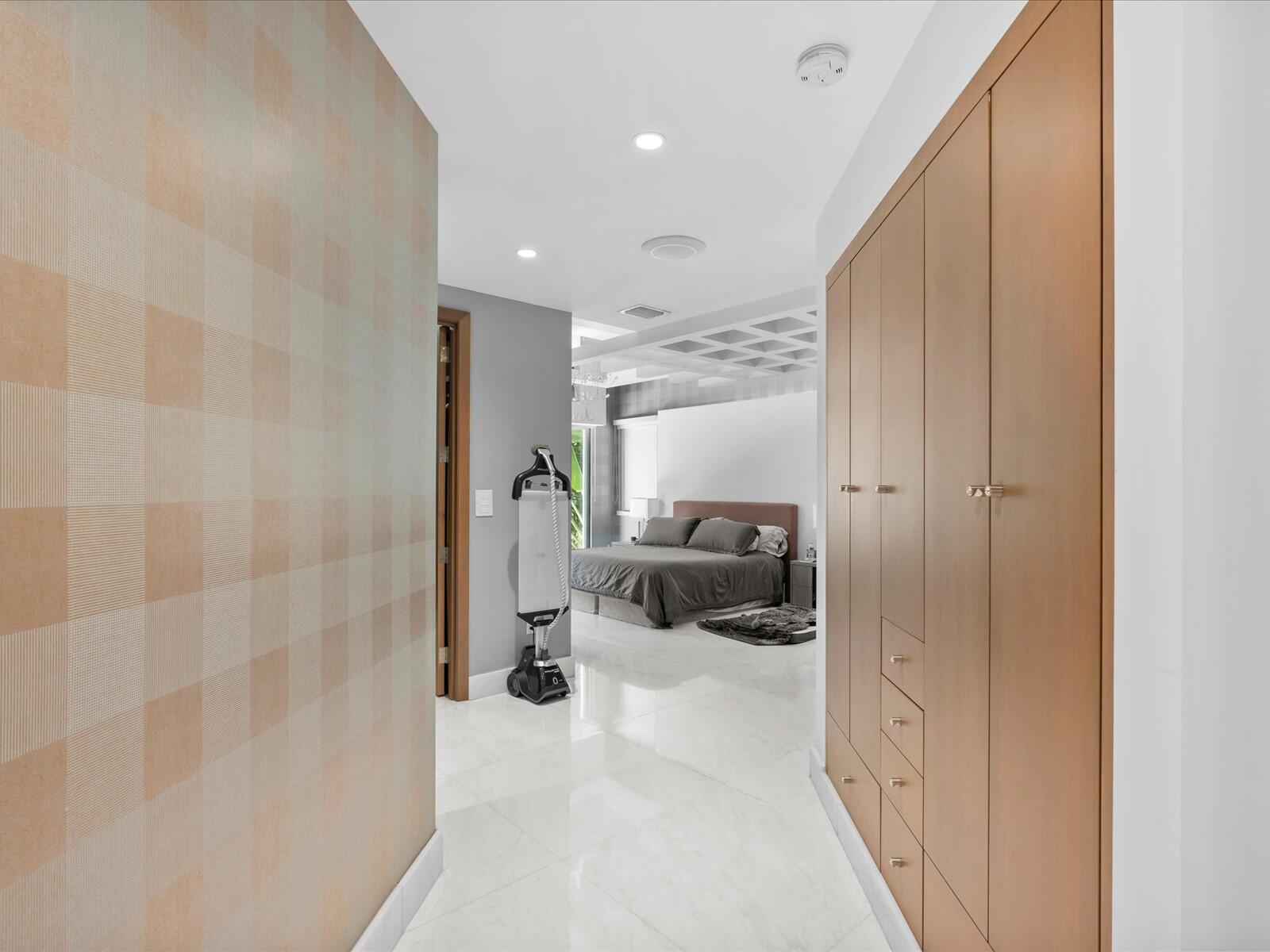 3917 South Le Jeune Road Miami, FL 33146 - Photo 31 of 66 Walkway to primary suite