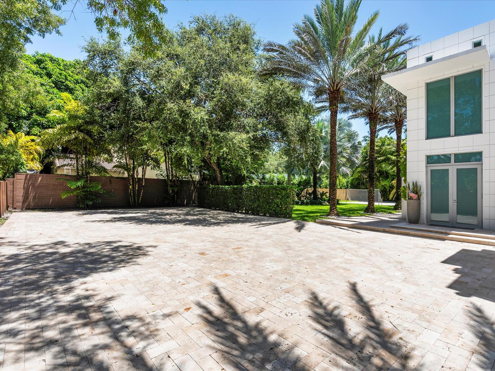 3917 South Le Jeune Road Miami, FL 33146 - Photo 4 of 66 03-Exterior Front