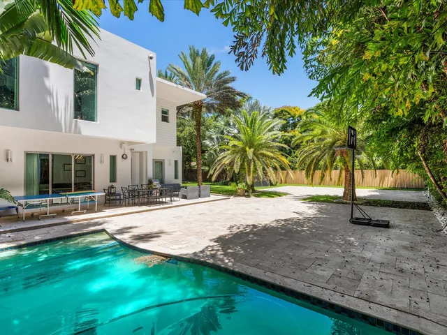 $3,750,000 | 3917 South Le Jeune Road, Miami, FL 33146