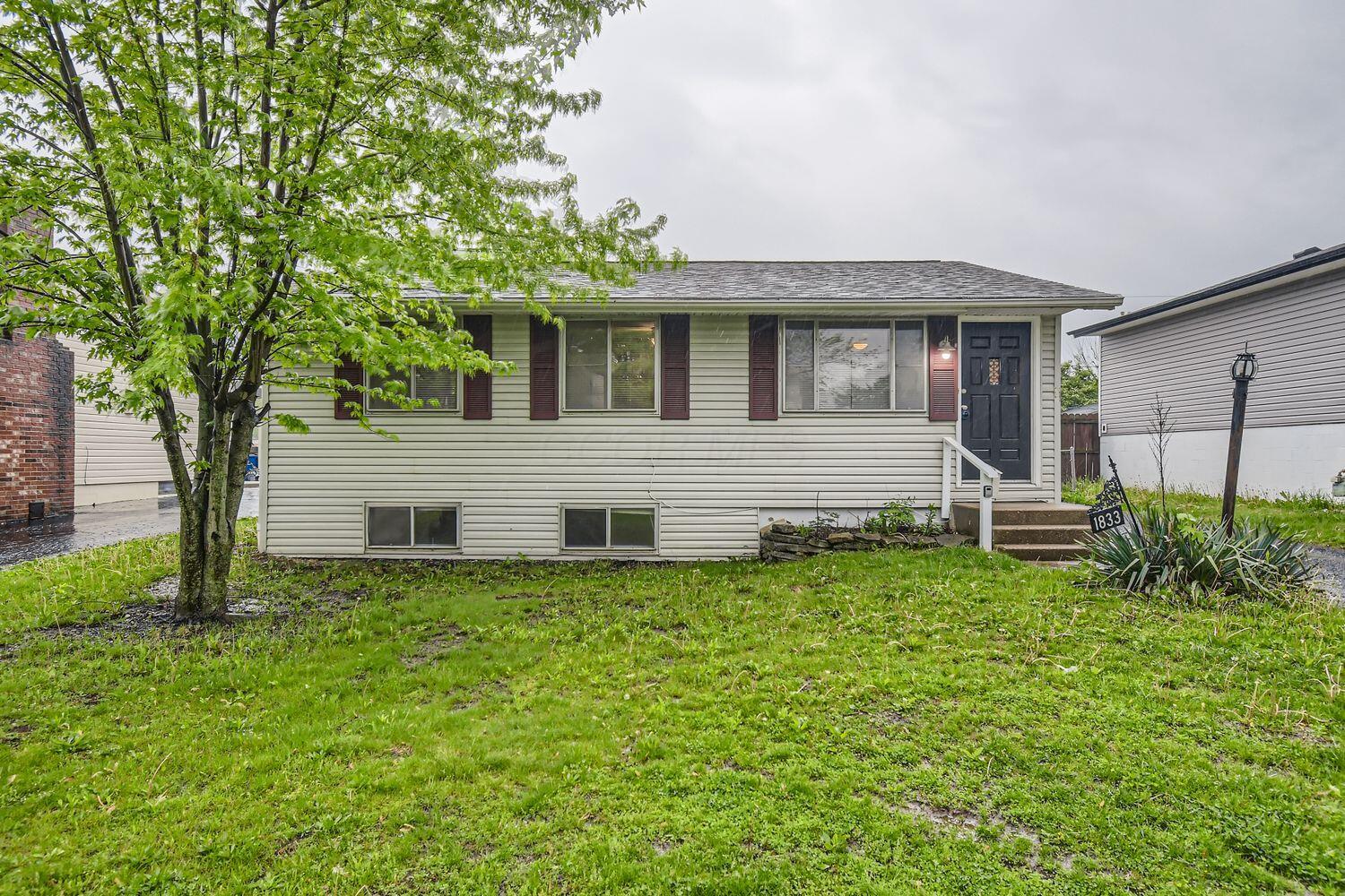 1833 Brookfield Road Columbus, OH 43229 - Photo 1 of 28 1833 Brookfield Rd - Web Quality - 001 -
