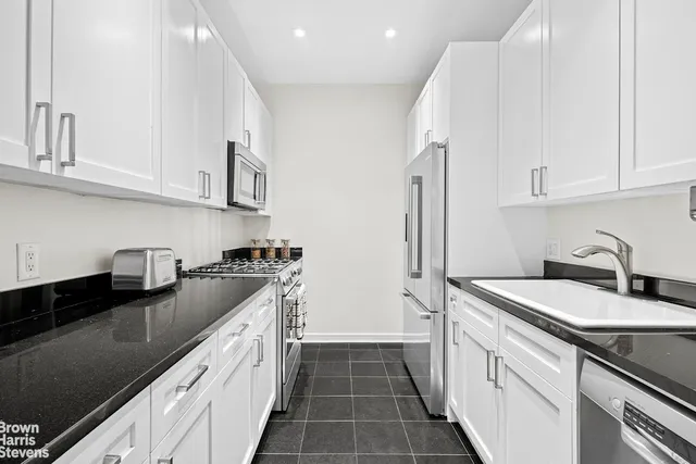 $2,695,000 | 252 7th Avenue, Unit 3F | Chelsea
