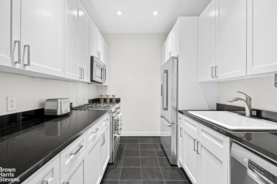 252 7th Avenue, Unit 3F Manhattan, NY 10001 - Photo 6 of 11