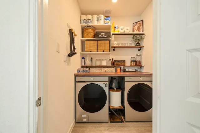 a view of living room with washer and dryer