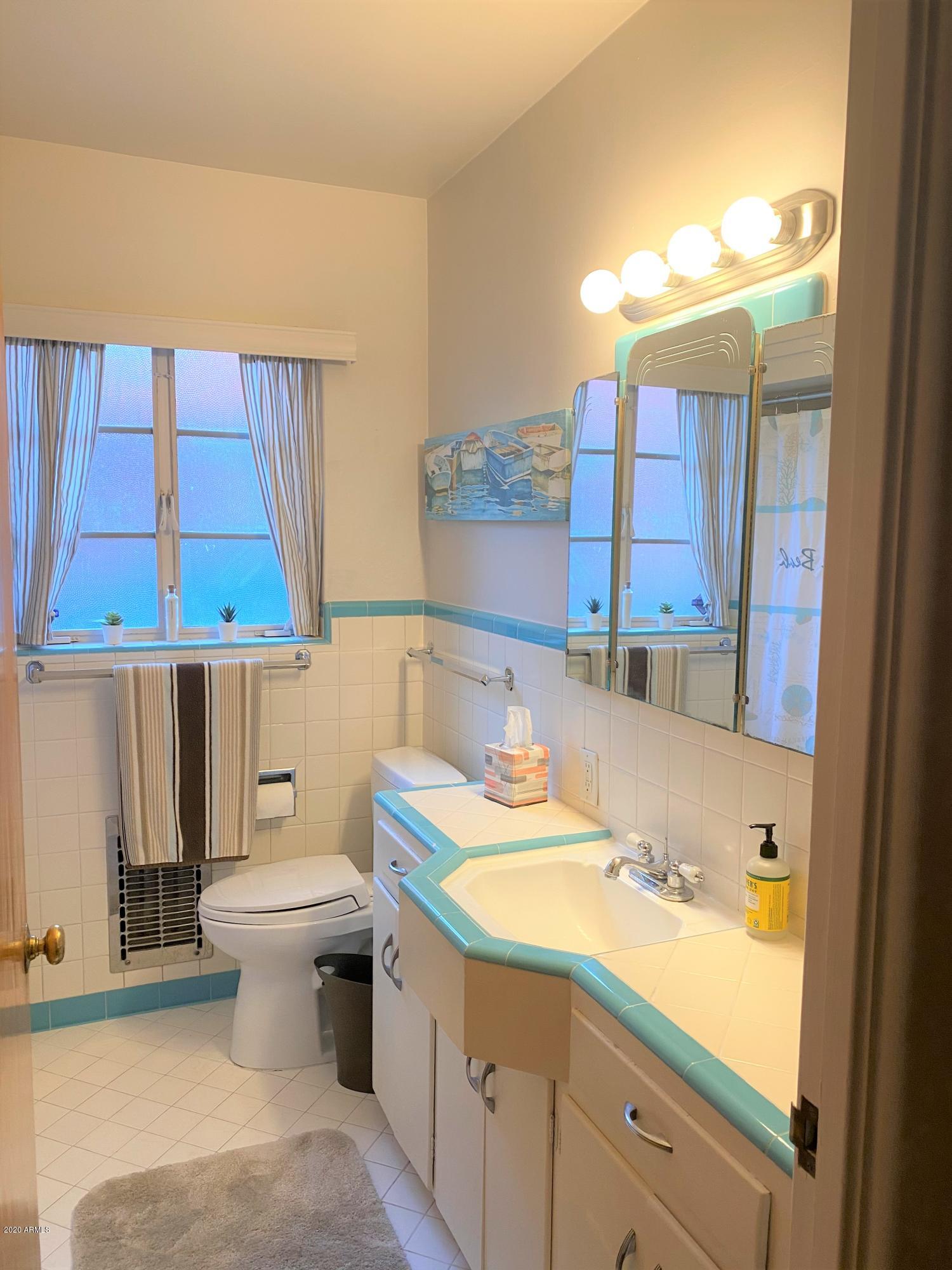 1123 West Thomas Road Phoenix, AZ 85013 - Photo 18 of 22 Bathroom