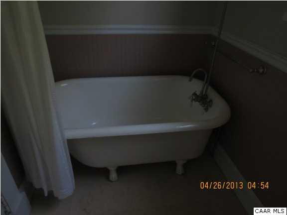 289 Bremo Bluff Road Bremo Bluff, VA 23022 - Photo 8 of 10 a bathroom with a bathtub