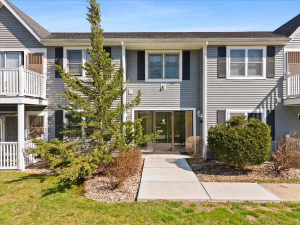 $229,900 | 450 Somerset Avenue, Unit 18, Taunton, MA 02780