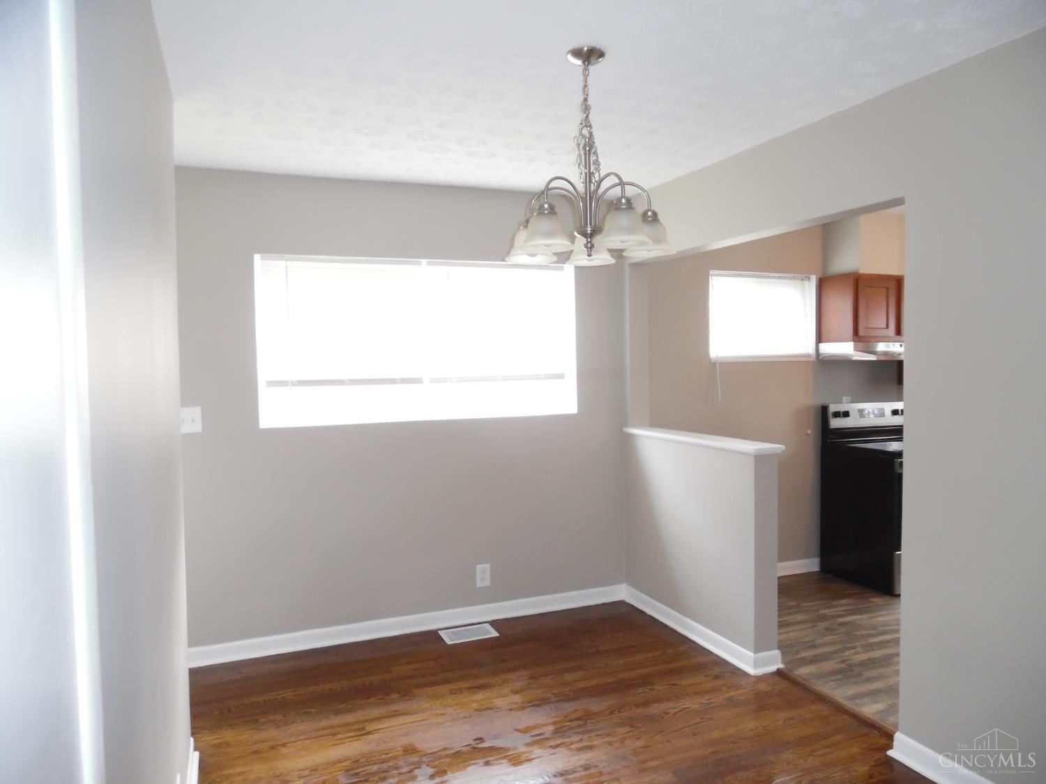 751 Springvale Drive Hamilton, OH 45013 - Photo 4 of 26