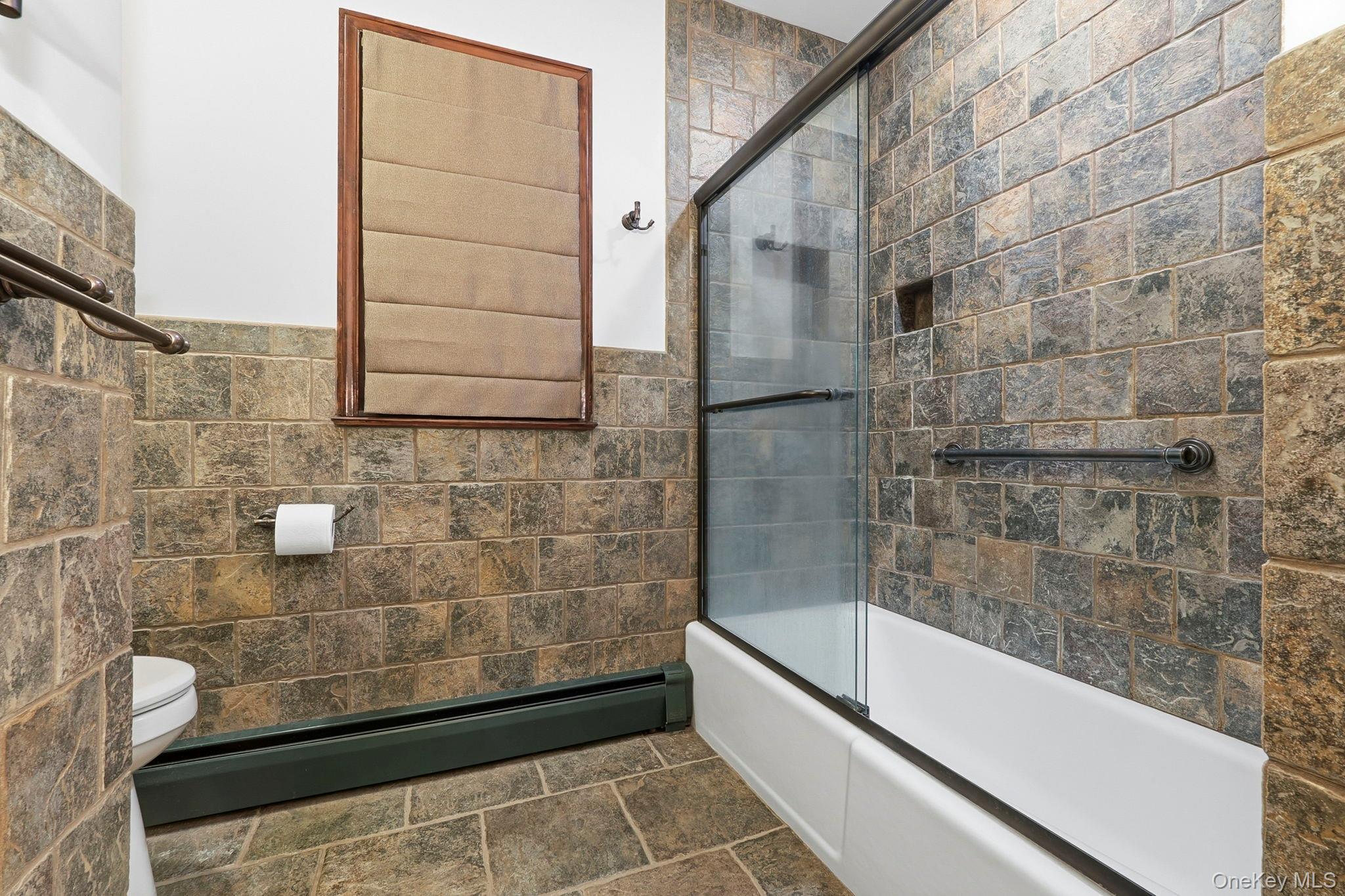 33 Fulmar Road Mahopac, NY 10541 - Photo 18 of 45 Full bath.