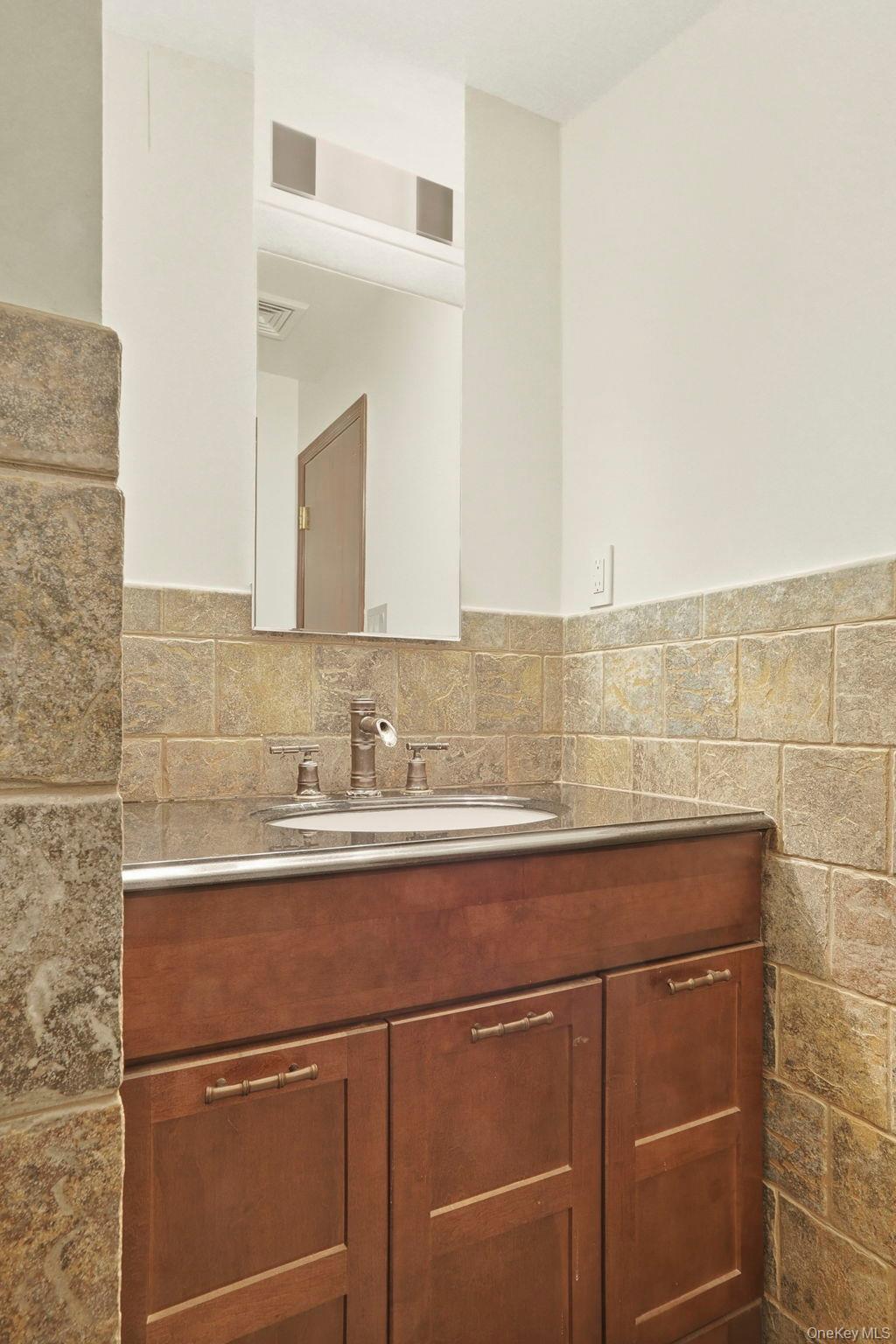 33 Fulmar Road Mahopac, NY 10541 - Photo 20 of 45 Full Bath.