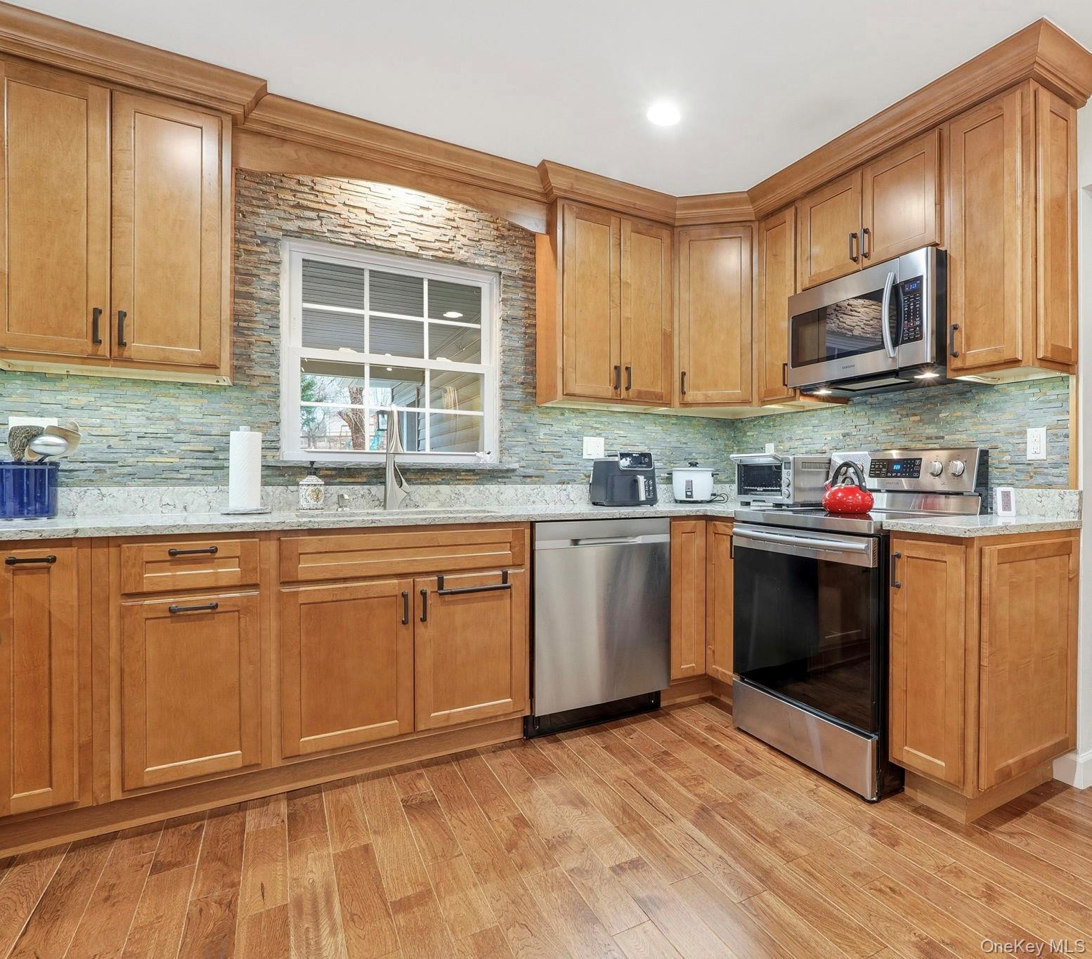 33 Fulmar Road Mahopac, NY 10541 - Photo 2 of 45 Kitchen.