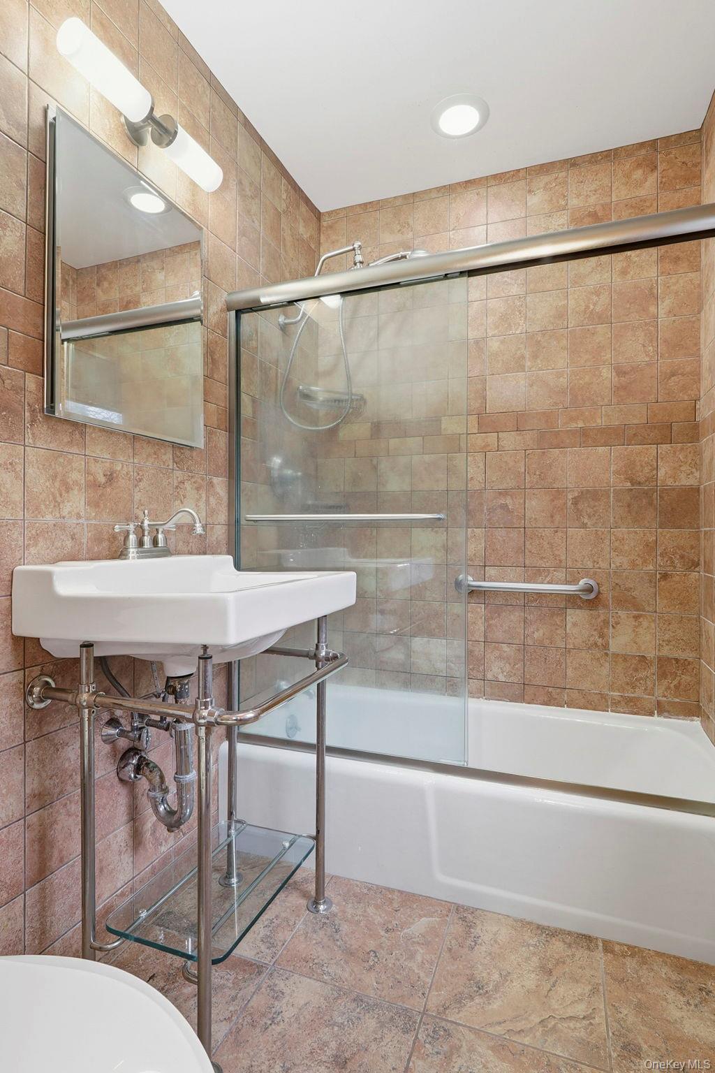 33 Fulmar Road Mahopac, NY 10541 - Photo 22 of 45 Master bath.