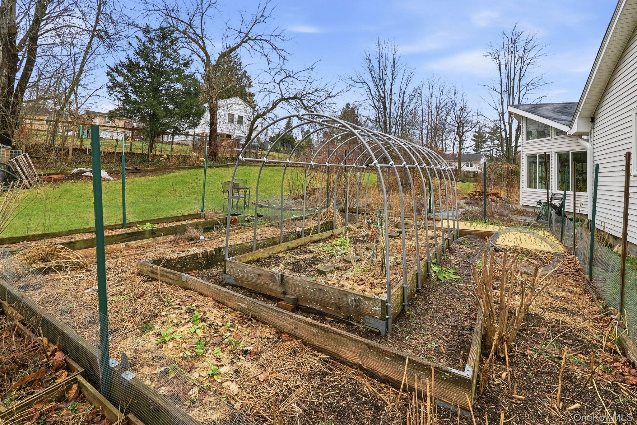 33 Fulmar Road Mahopac, NY 10541 - Photo 39 of 45 Garden