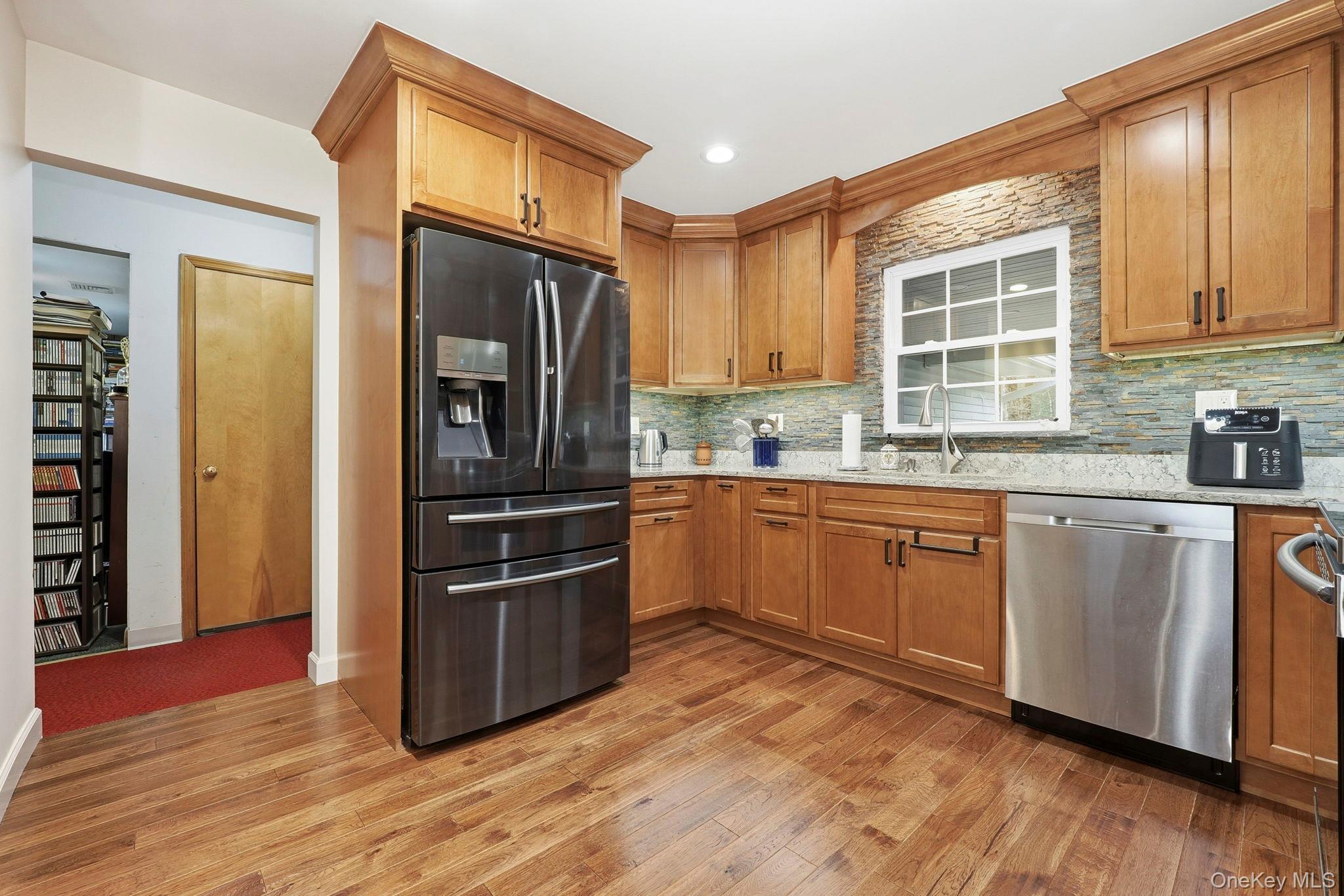 33 Fulmar Road Mahopac, NY 10541 - Photo 4 of 45 Kitchen.